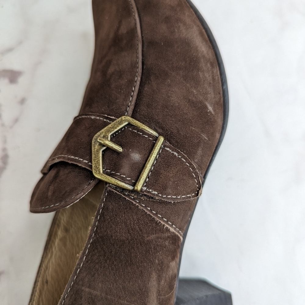 Taos Shoes Womens 10 42 Brown Suede Leather Heels Pumps Troubador Buckle - Picture 8 of 11
